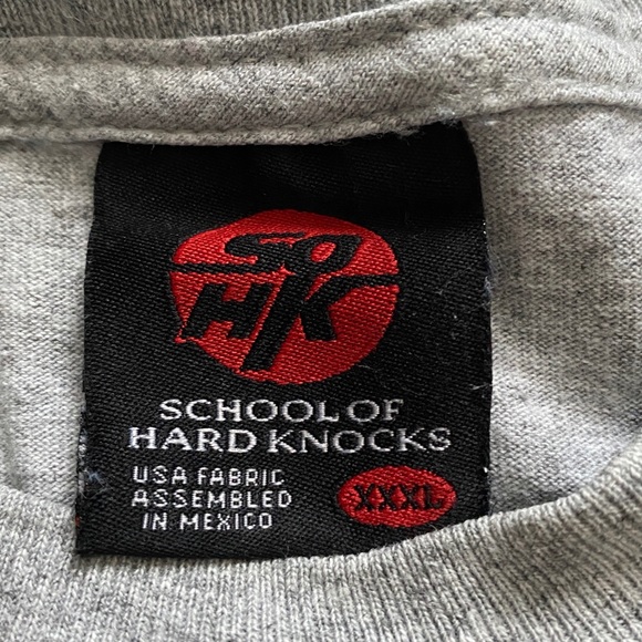 Gray Men’s ‘School of Hand Knocks’ Graphic Tee - Picture 4 of 5